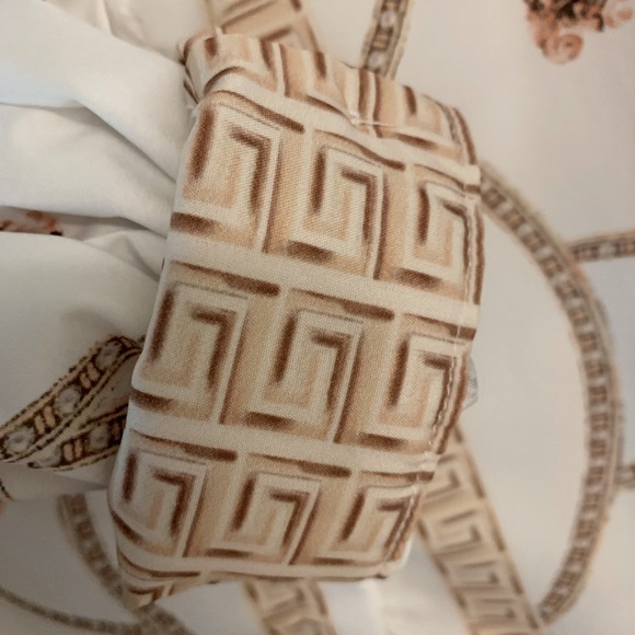 Pretty silky shirt! - Picture 5 of 5